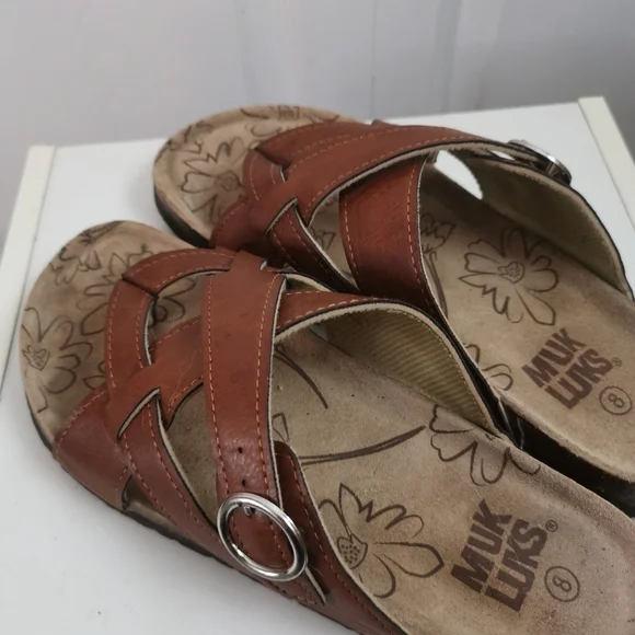 Muk Luks Women's Tan Cross-Strap Sandals - Picture 6 of 8